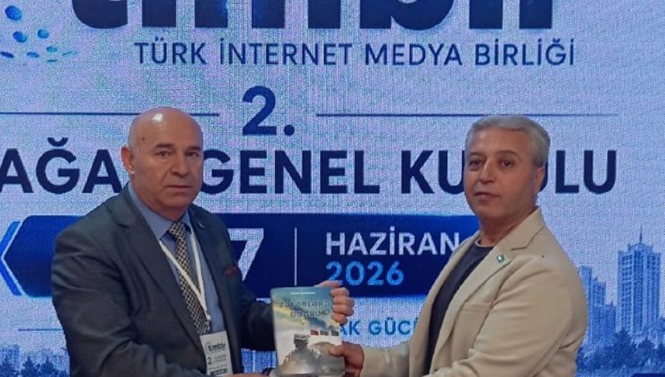 Duayen Gazeteci Adil Koçalan’a Etibar Həsənzadə’nin Eserleri Takdim Edildi