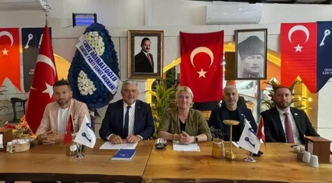 Anahtar Parti Karadeniz Ereğli’de ilçe yönetimini tanıttı