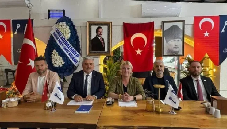 Anahtar Parti Karadeniz Ereğli’de ilçe yönetimini tanıttı