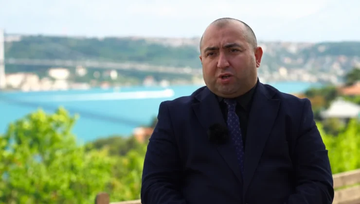 TRT Rus’un FETÖ belgeselinde TİMBİR Genel Başkan Yardımcısı Agil Alesger uzman olarak yer aldı